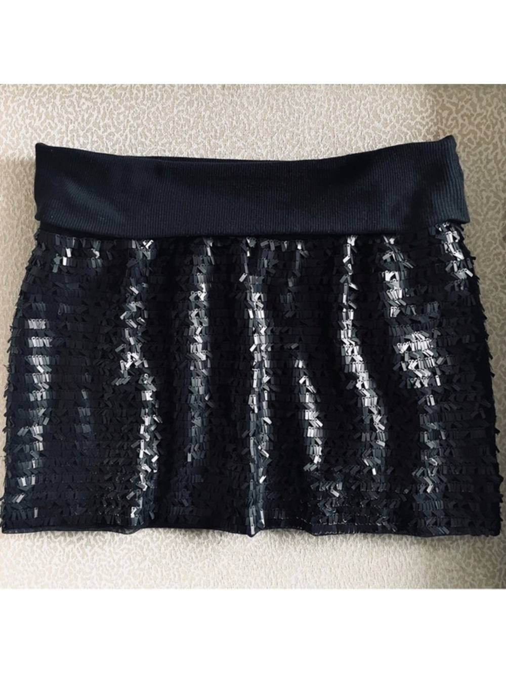 Bebe  Black Sequin Foldover Waist Mini Skirt Size S EUC Minimalist Chic Glam